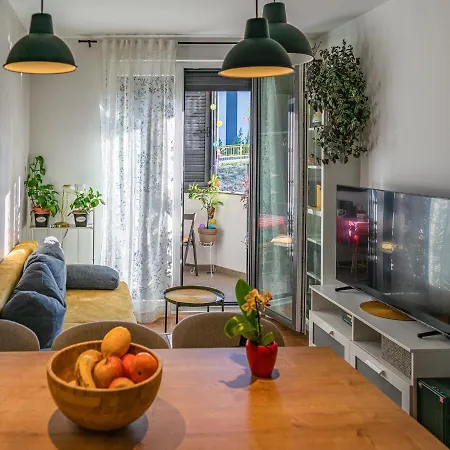 Luxury Ruby Apartment *